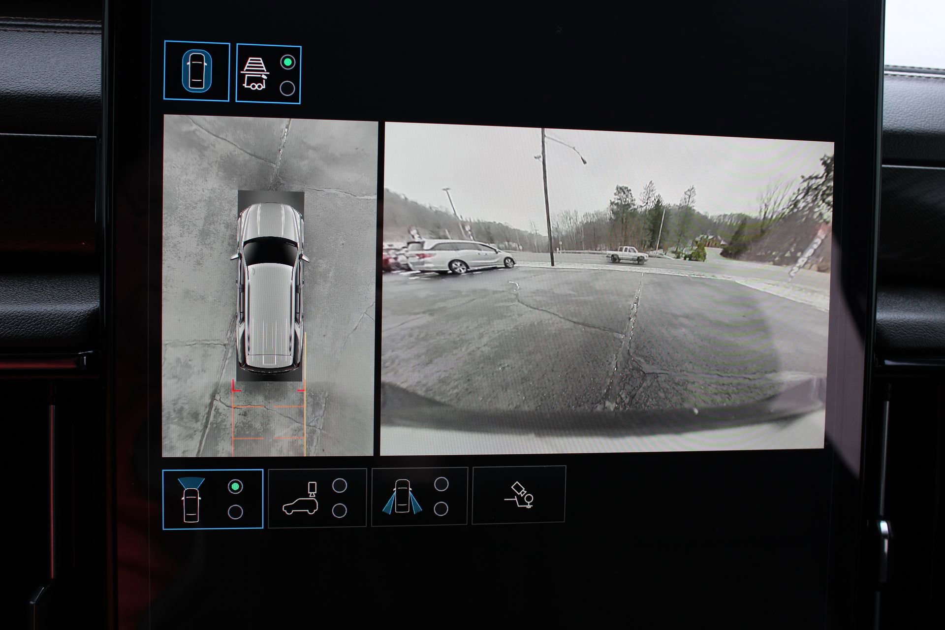 Used 2025 GMC Yukon AT4 w/ LPO, Floor Liner Package image 31