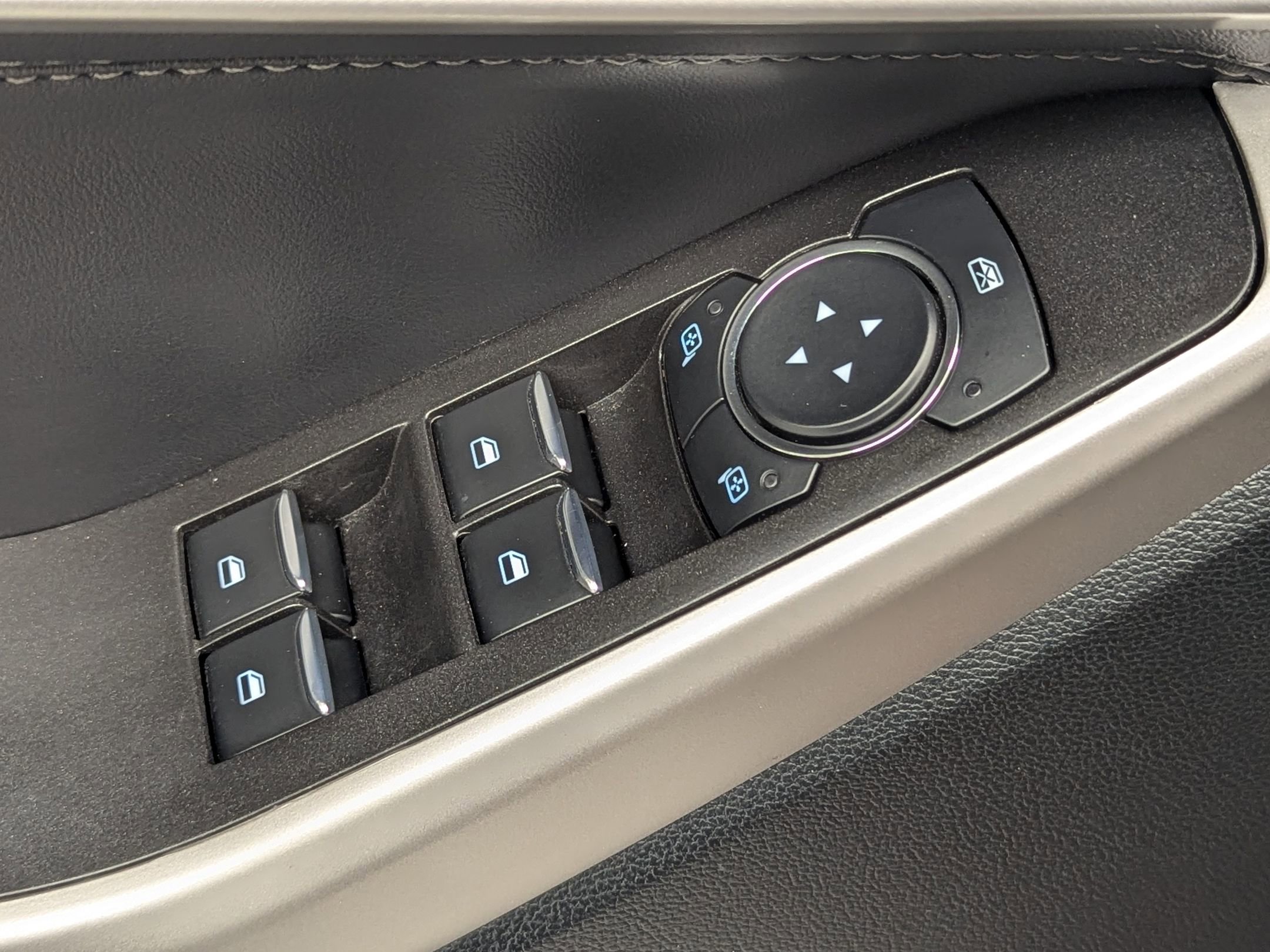 Certified 2023 Ford Explorer XLT w/ Class IV Trailer Tow Package image 18