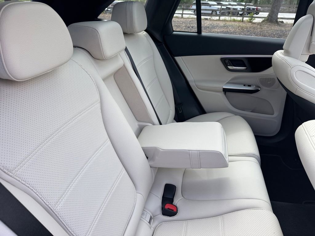 Used 2024 Mercedes-Benz GLC 300 4MATIC image 20