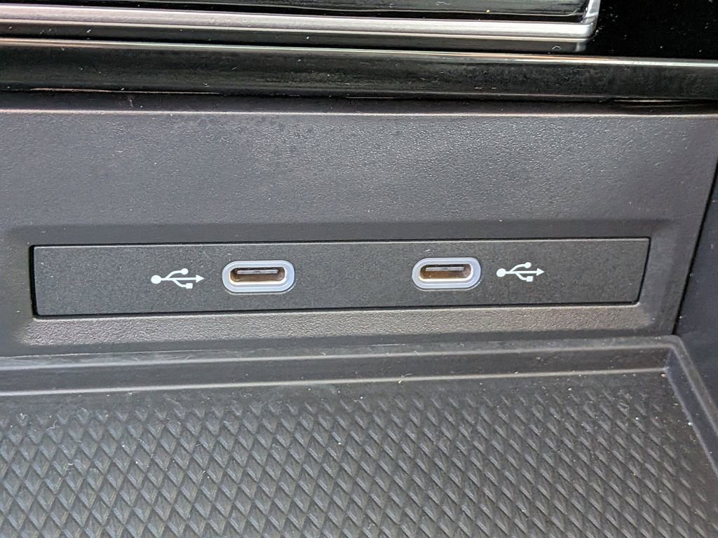 Used 2025 Volkswagen Atlas SE image 24