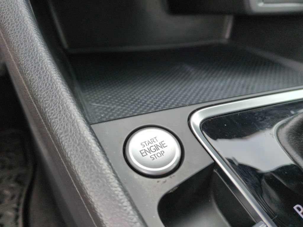 Used 2021 Volkswagen Jetta R-Line w/ R-Line Cold Weather Package FWD image 18