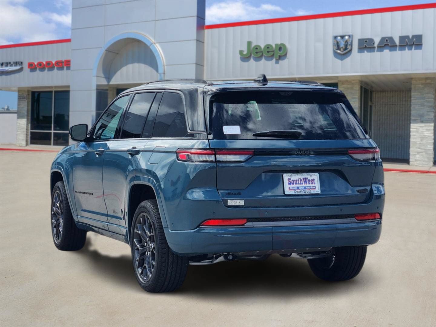New 2026 Jeep Grand Cherokee Summit w/ Obsidian Package AWD/4WD image 4