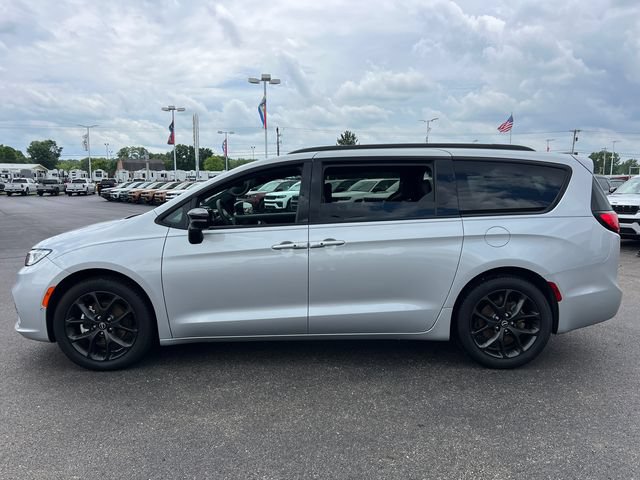 New 2026 Chrysler Pacifica Select w/ S Appearance Package FWD image 4
