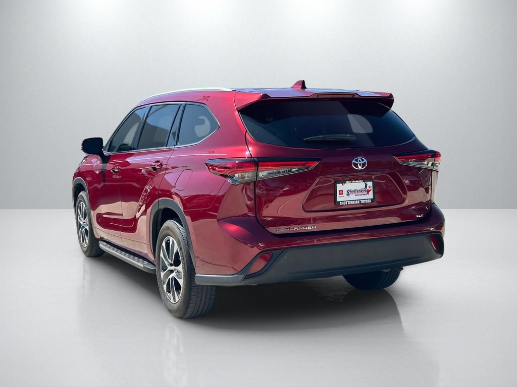 Used 2022 Toyota Highlander XLE FWD image 7