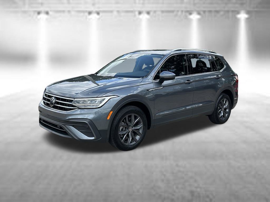 Certified 2023 Volkswagen Tiguan SE w/ Panoramic Sunroof Package FWD image 2