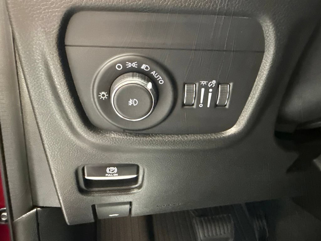 Used 2022 Jeep Grand Cherokee Limited AWD/4WD image 18