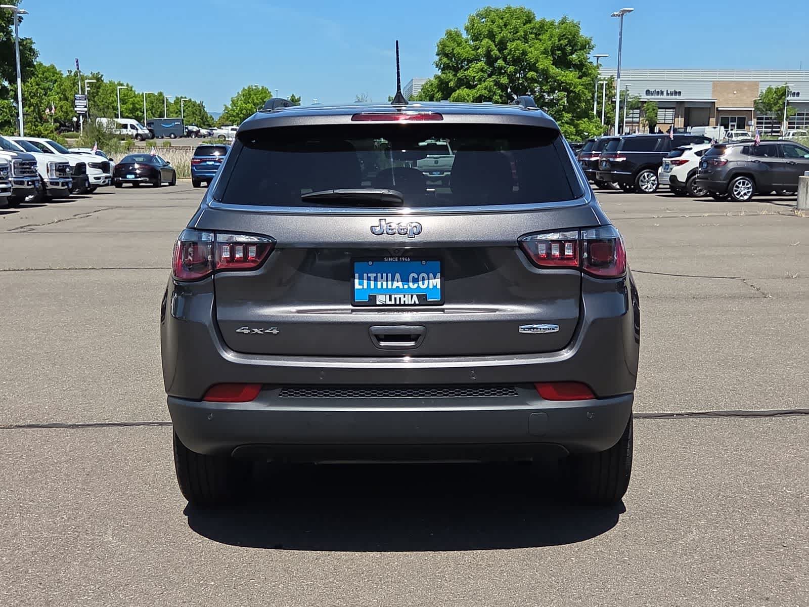 Used 2023 Jeep Compass Latitude w/ Convenience Group AWD/4WD image 13
