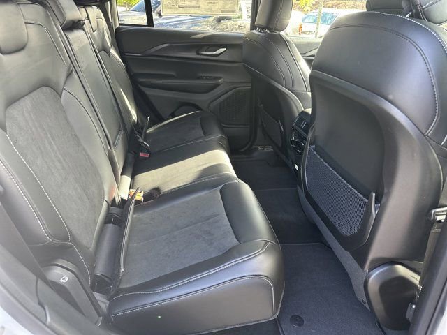 New 2025 Jeep Grand Cherokee Altitude image 15