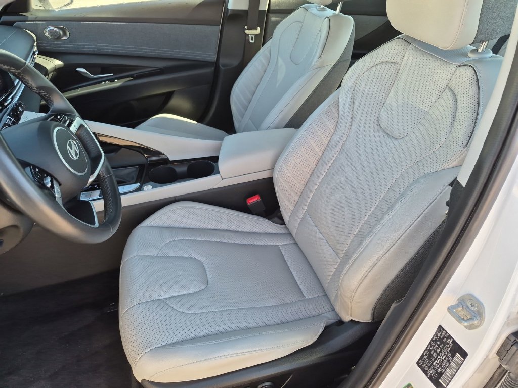 Used 2025 Hyundai Elantra Limited FWD image 15