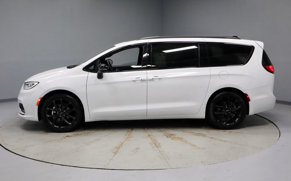 Used 2025 Chrysler Pacifica Limited FWD image 10