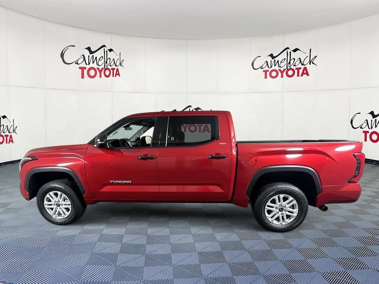 Used 2023 Toyota Tundra SR5 w/ SR5 Convenience Package AWD/4WD image 4