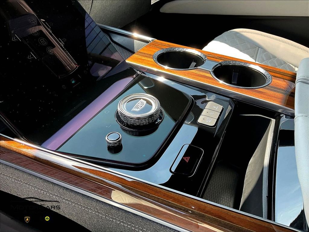 Used 2025 Cadillac Escalade ESV Premium Luxury Platinum image 16