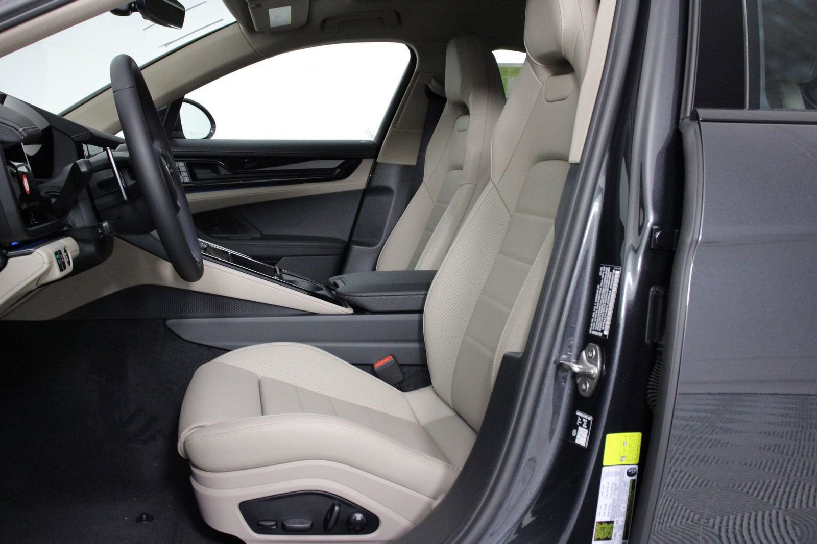 New 2026 Porsche Panamera 4 image 5