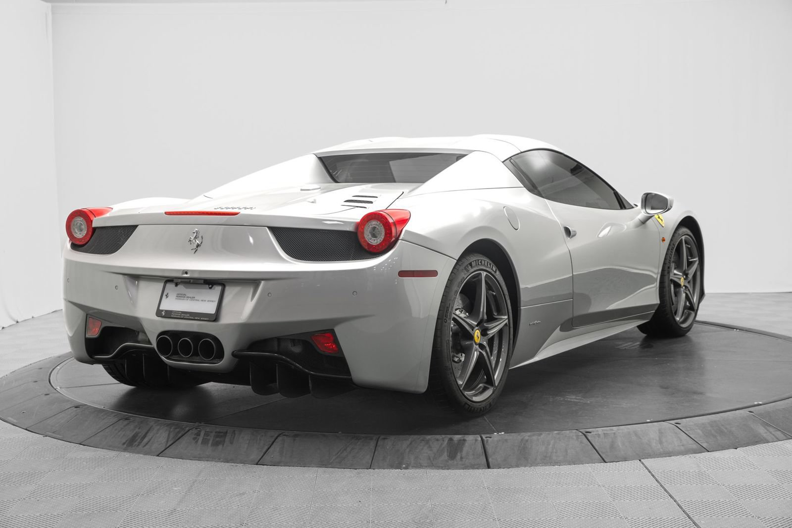 Used 2012 Ferrari 458 Spider RWD image 15