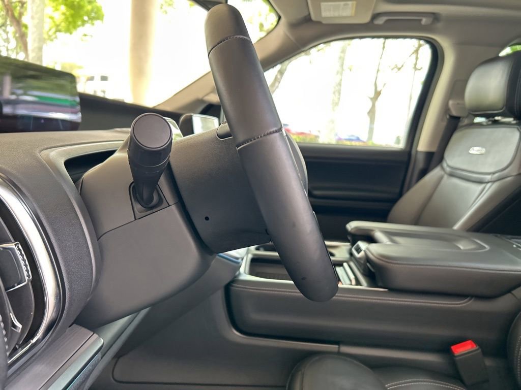 Used 2025 Ford Expedition Platinum image 56
