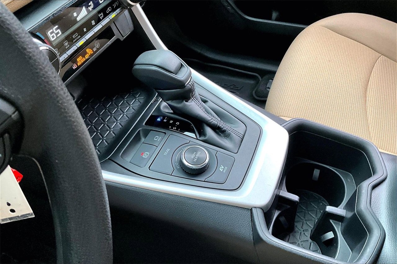 Used 2023 Toyota RAV4 LE image 15