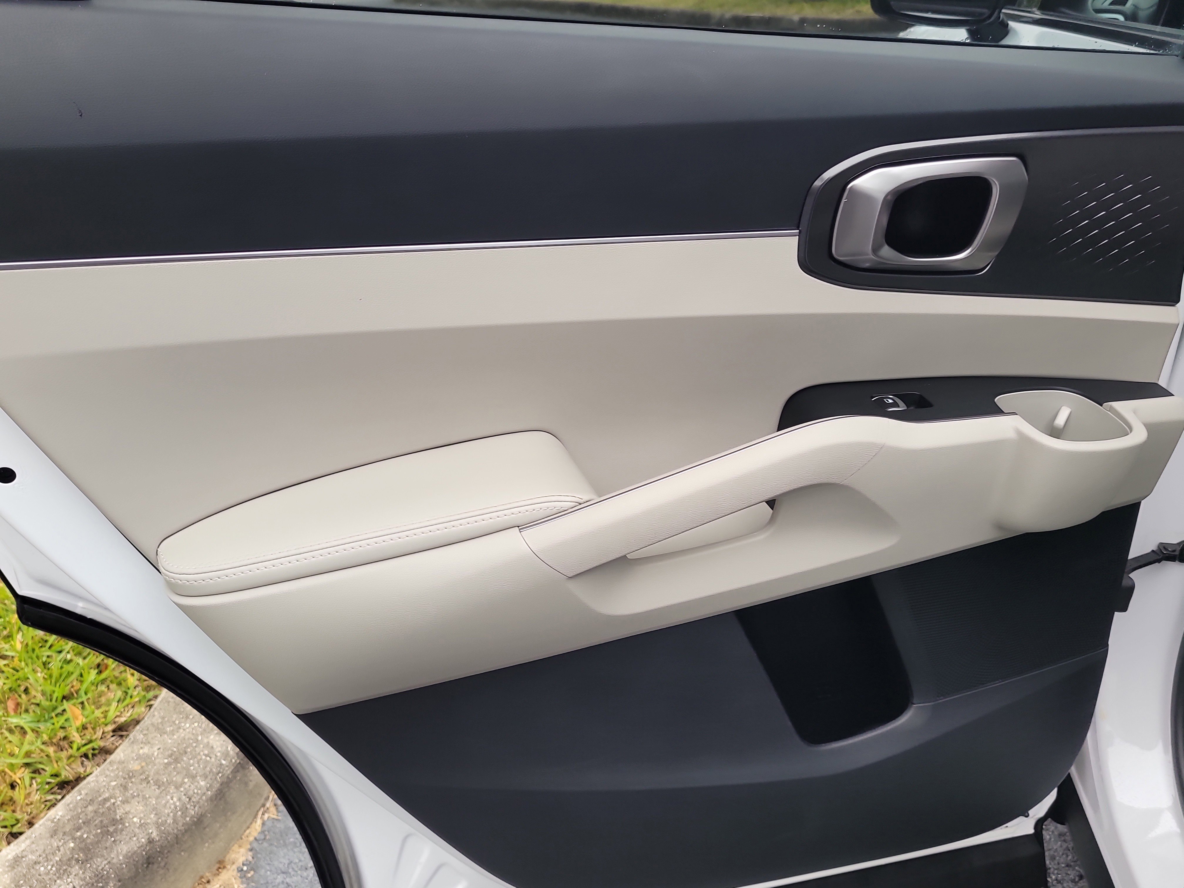 Used 2023 Kia Sorento S image 12