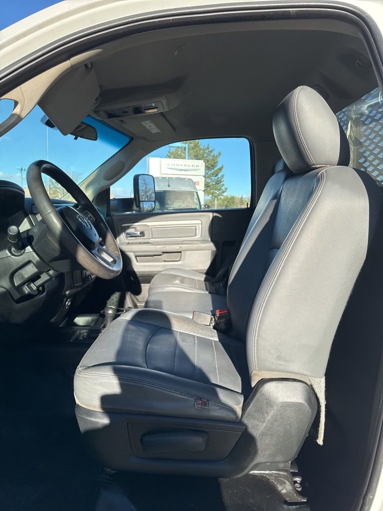 Used 2018 RAM 5500 Tradesman w/ Power & Remote Entry Group image 4