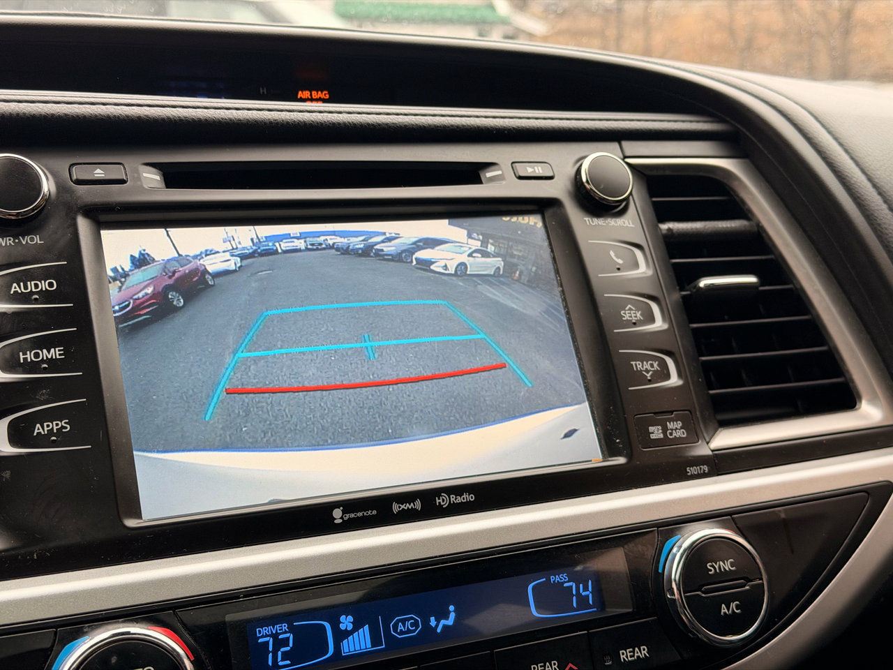 Used 2017 Toyota Highlander SE w/ Carpet Mat Package image 29