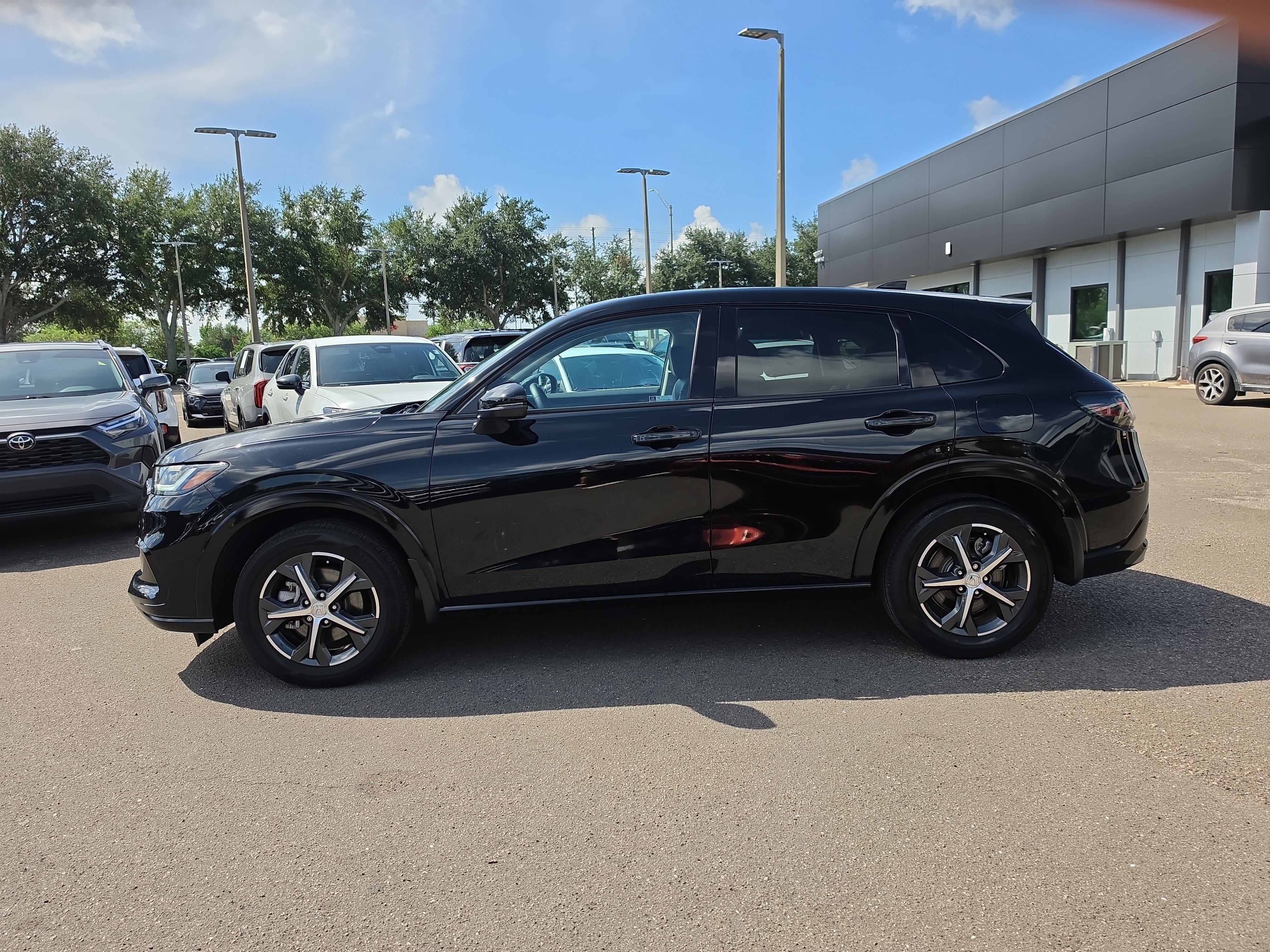 Used 2024 Honda HR-V EX-L image 5