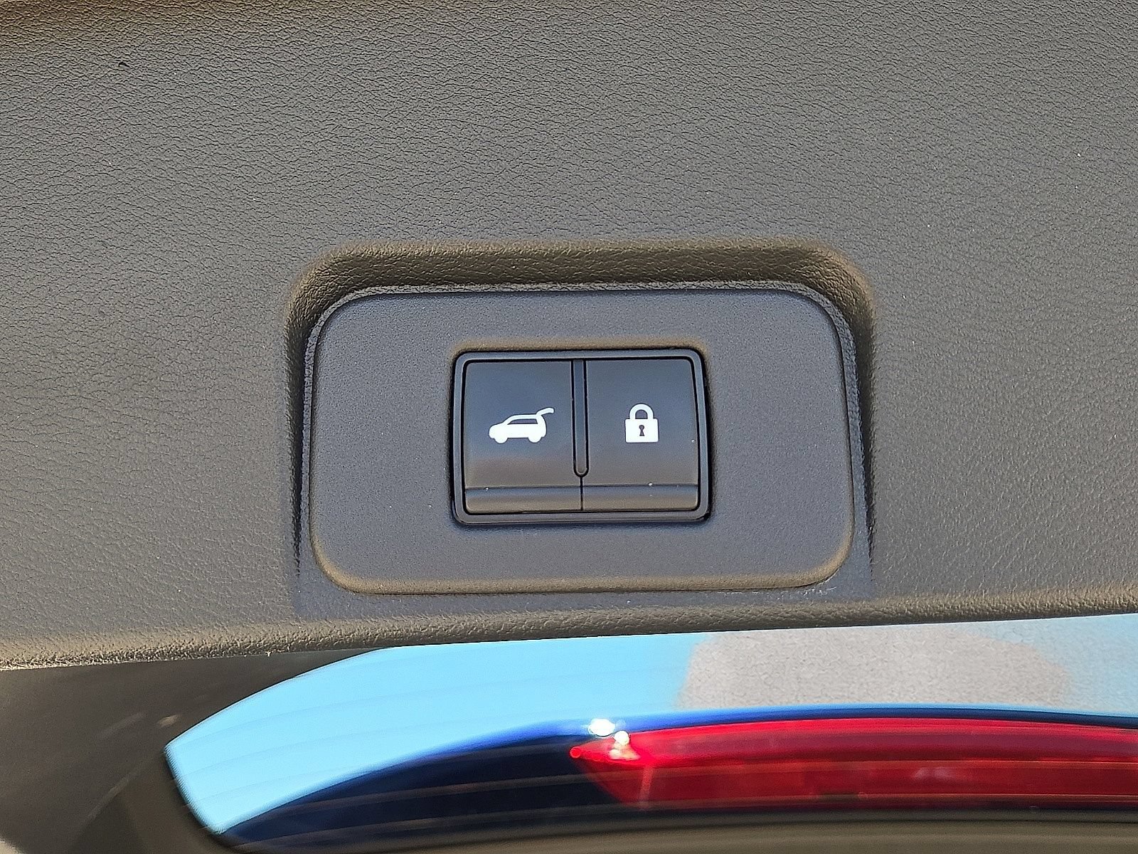 Used 2025 Nissan Rogue SV AWD/4WD image 14