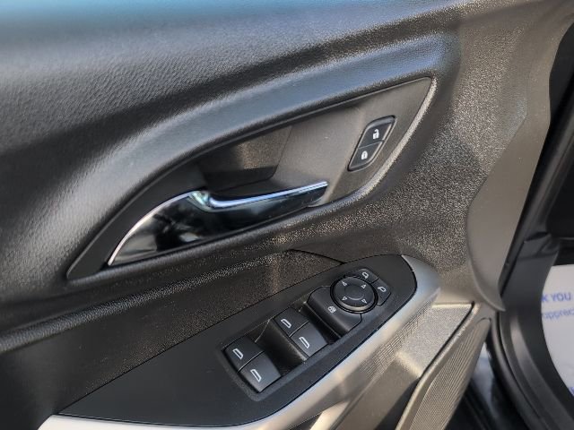 Used 2024 Chevrolet Trax RS FWD image 17