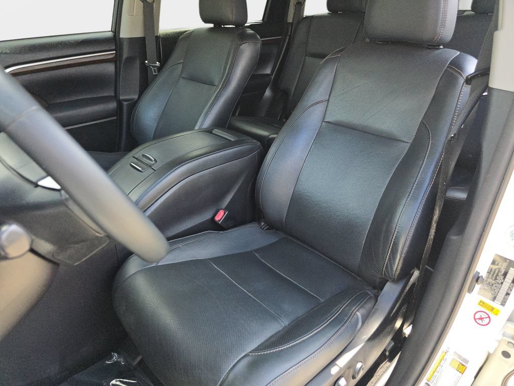 Used 2016 Toyota Highlander Limited w/ Preferred Accessory Package FWD image 18