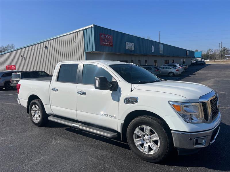Used 2017 Nissan Titan SV image 1