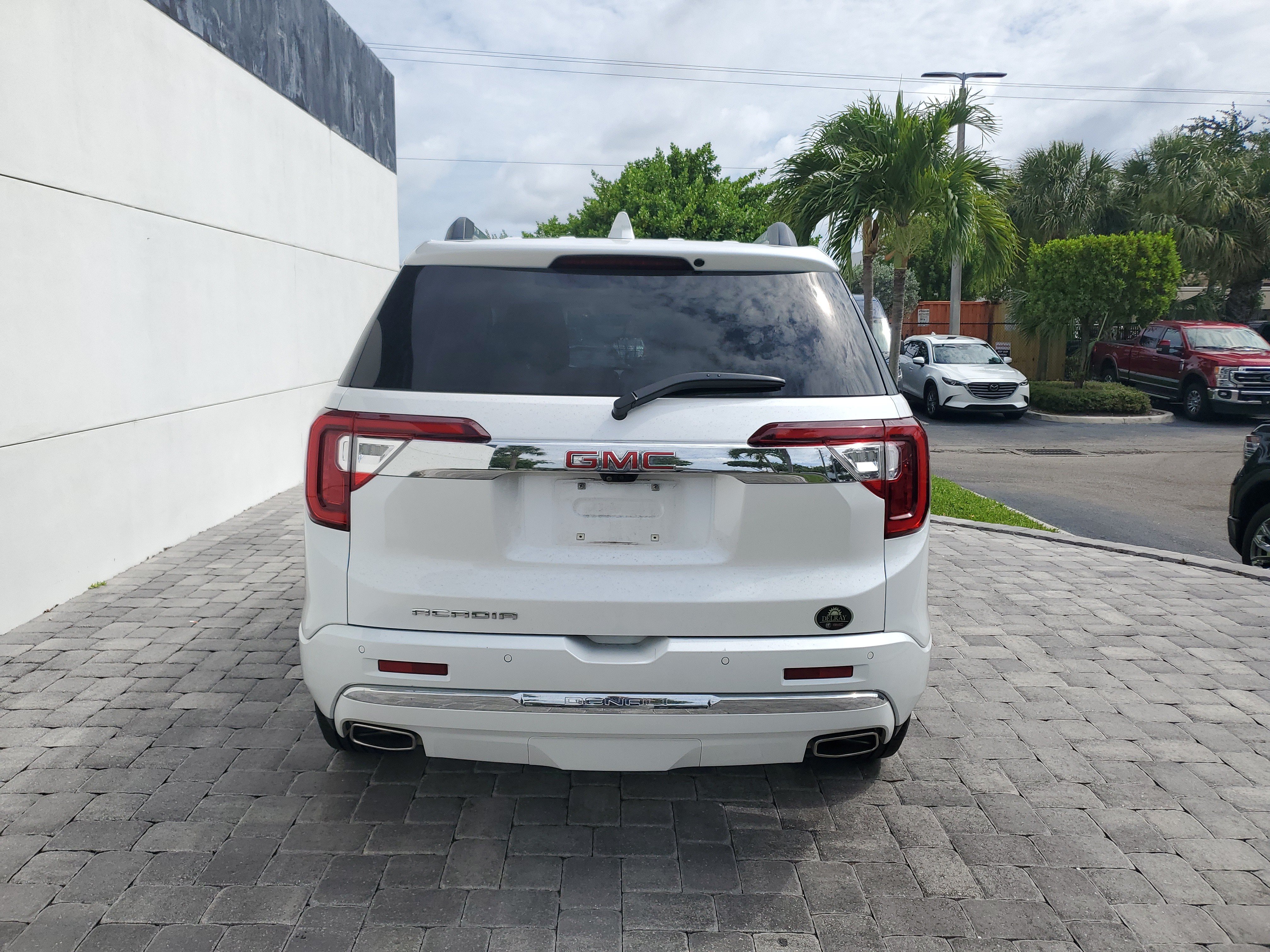 Used 2023 GMC Acadia Denali w/ Denali Ultimate Package FWD image 5