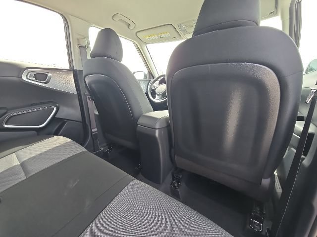Used 2025 Kia Soul LX w/ LX Technology Package FWD image 15