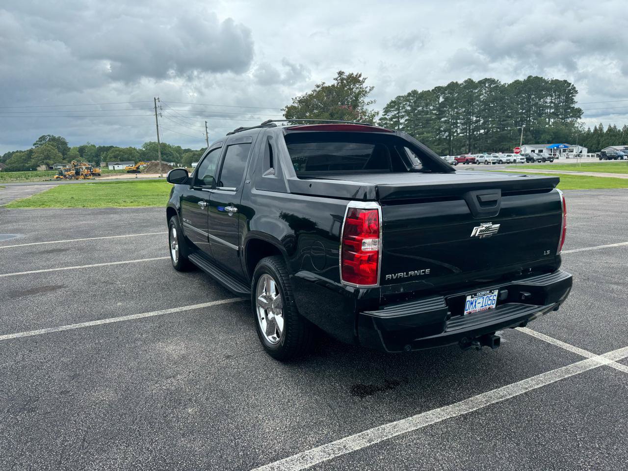Used 2011 Chevrolet Avalanche LTZ AWD/4WD image 9