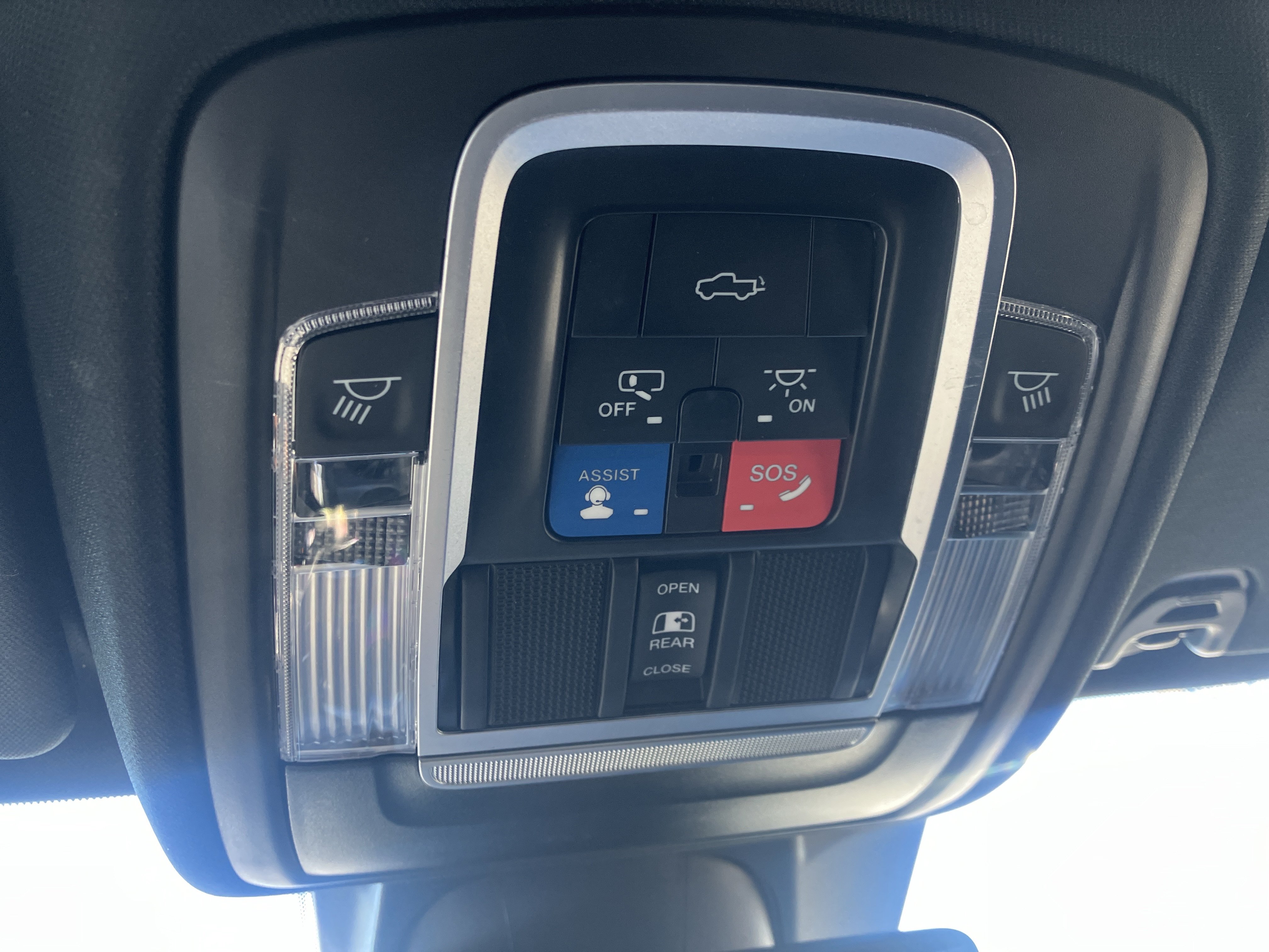 Used 2023 RAM 1500 Laramie AWD/4WD image 30