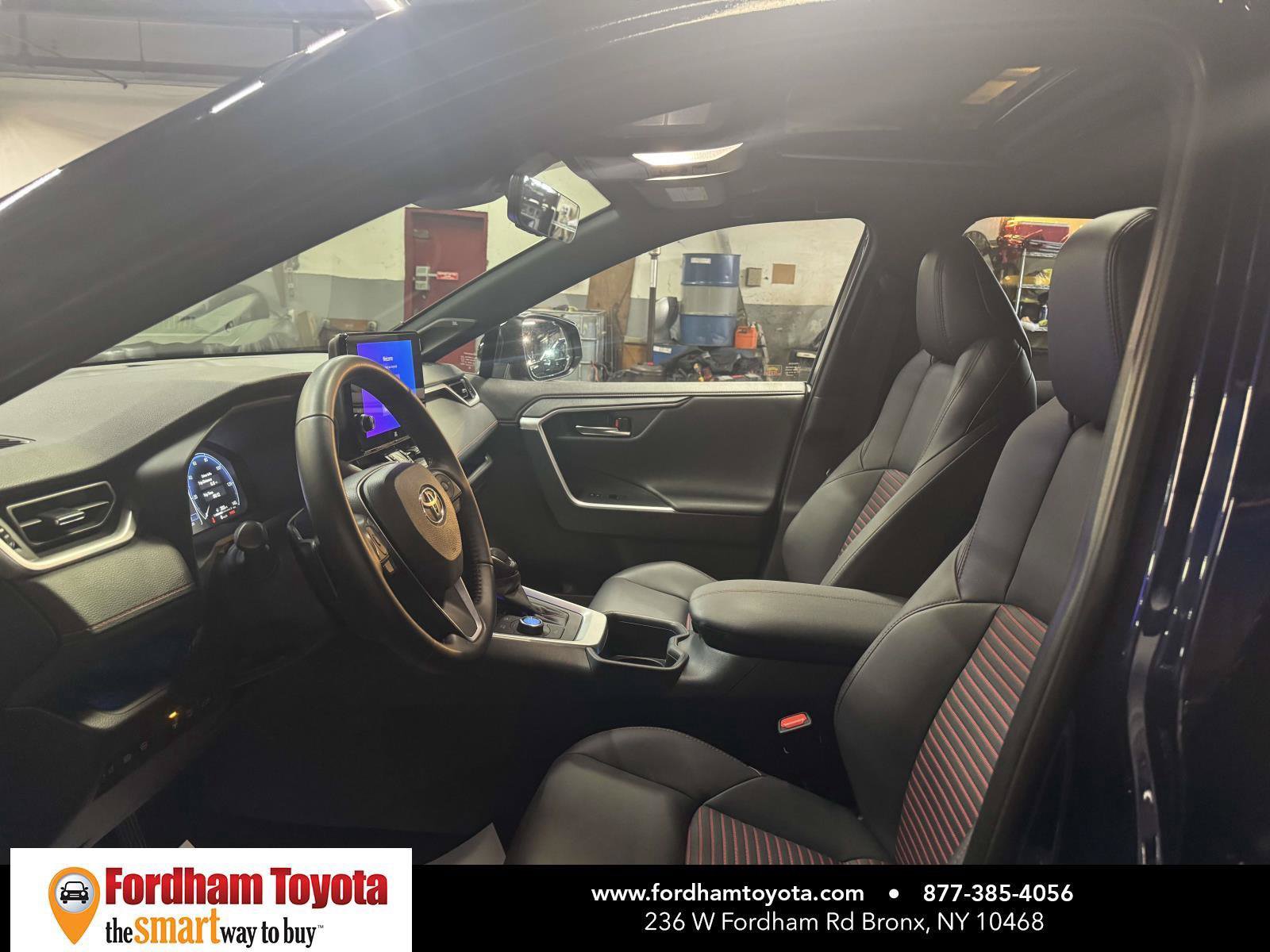Used 2025 Toyota RAV4 XSE w/ Weather Package AWD/4WD image 18