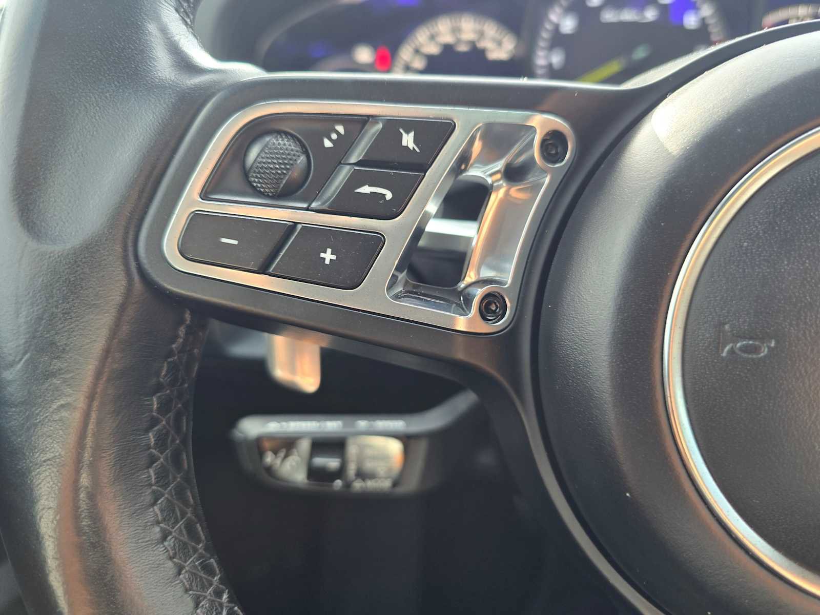 Used 2021 Porsche Cayenne Turbo S image 32