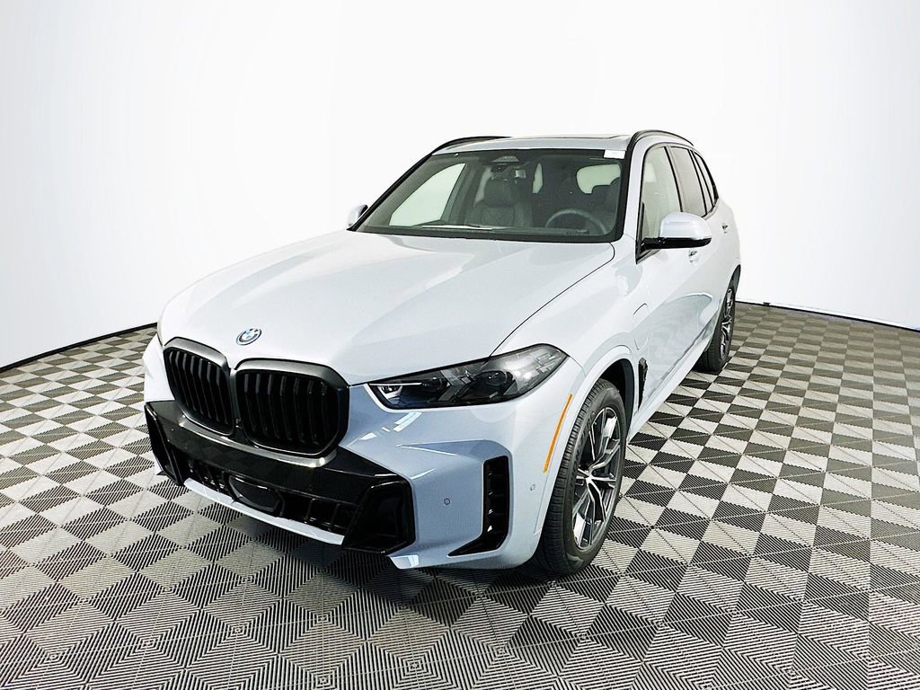 New 2026 BMW X5 xDrive50e image 4