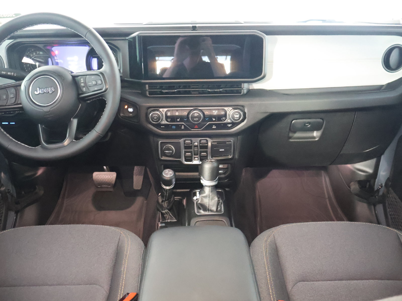 Used 2025 Jeep Wrangler Unlimited Sport S 4xe w/ Convenience Group AWD/4WD image 24
