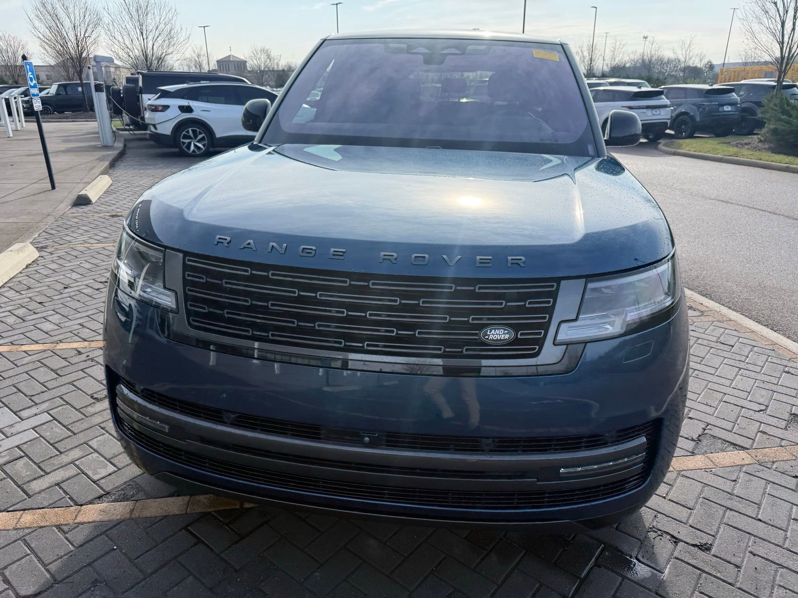 Used 2023 Land Rover Range Rover SE image 2
