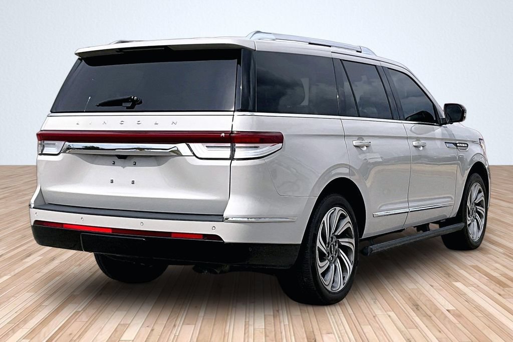Used 2022 Lincoln Navigator Reserve AWD/4WD image 7