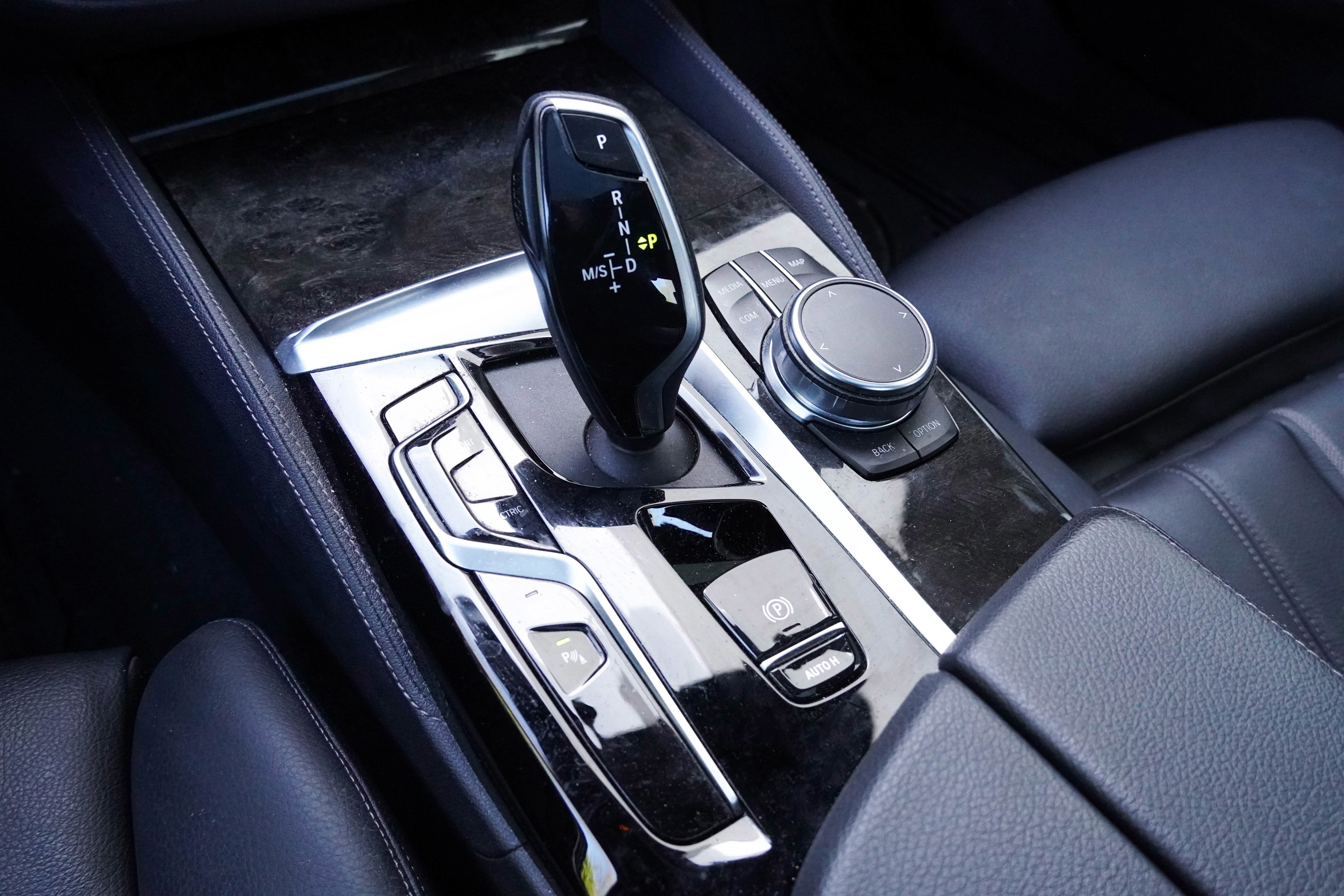 Certified 2023 BMW 530e xDrive w/ Premium Package image 30