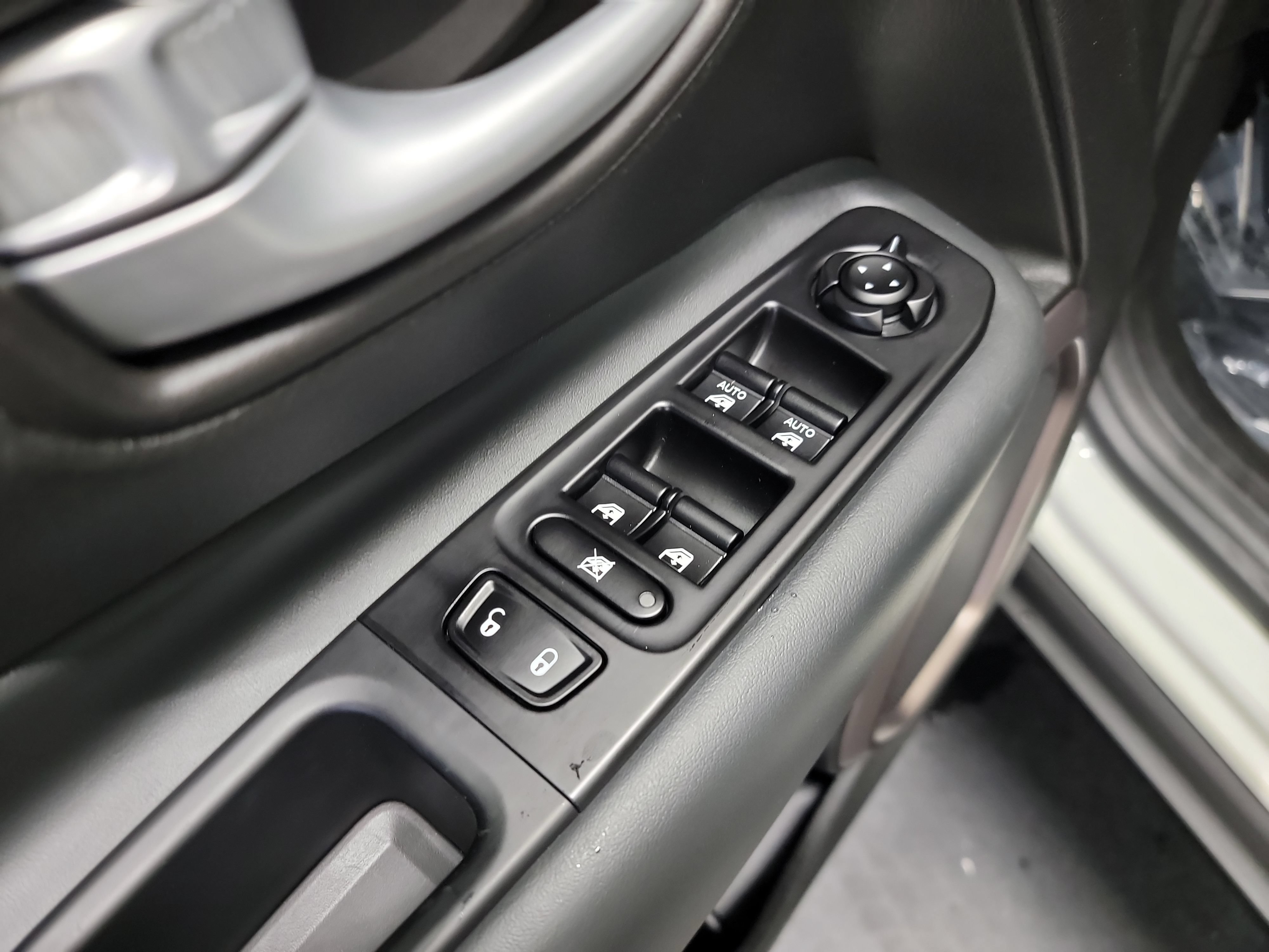 Used 2023 Jeep Renegade Latitude w/ Sun/Sound Group AWD/4WD image 14