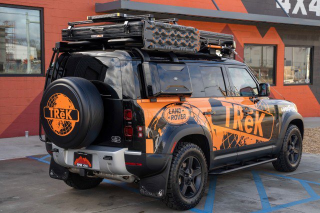 Used 2023 Land Rover Defender 110 S image 4