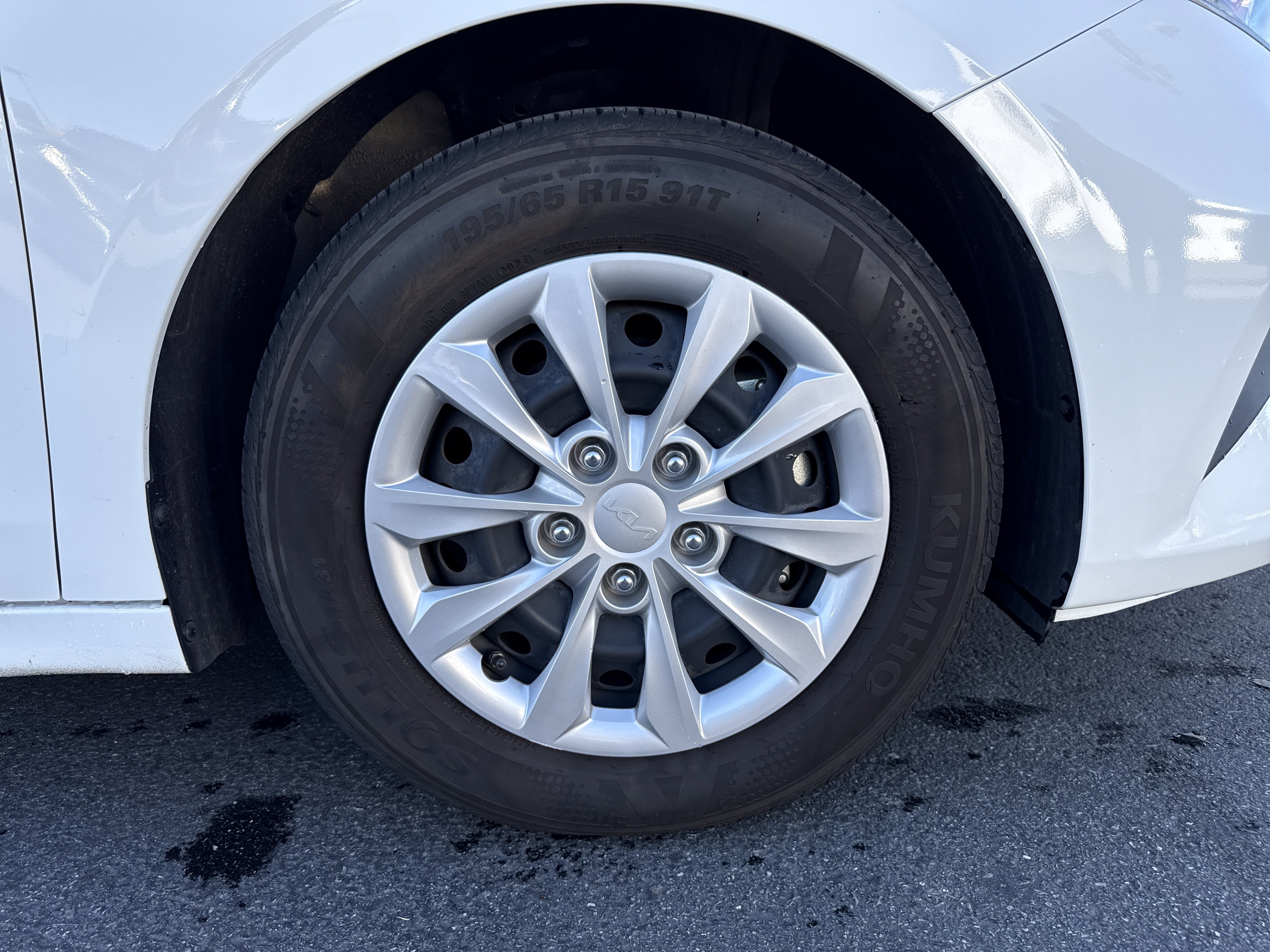 Used 2024 Kia Forte LX image 35