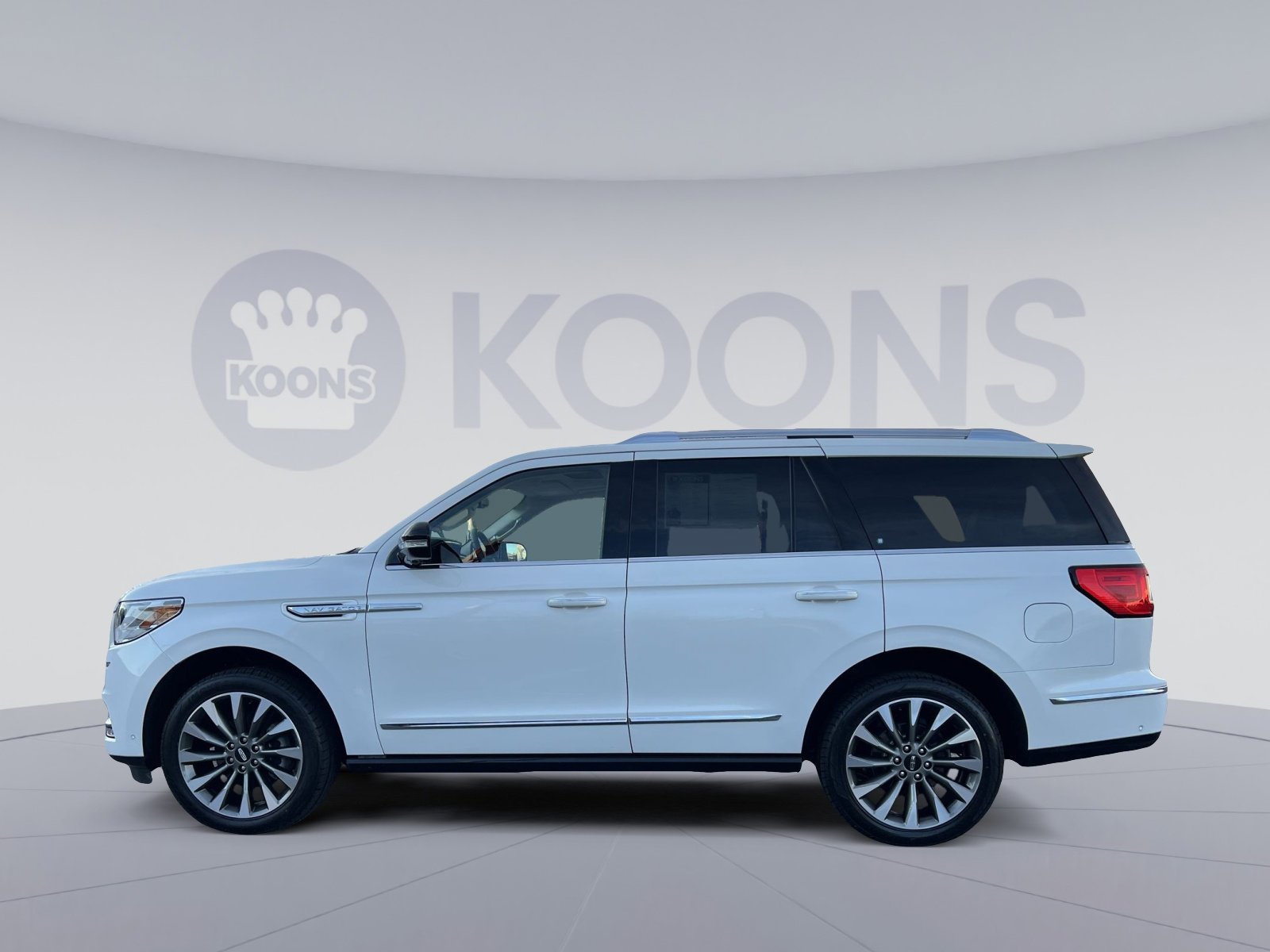 Used 2021 Lincoln Navigator Reserve w/ Luxury Package image 2