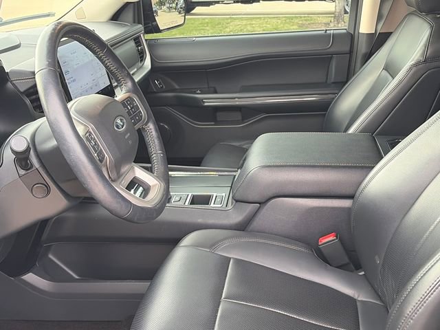 Used 2023 Ford Expedition XLT image 16