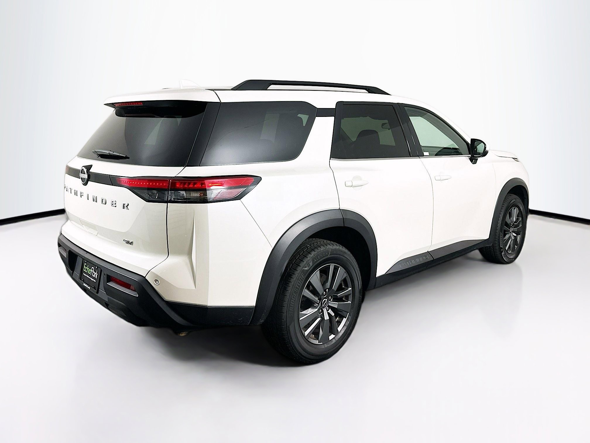 Used 2024 Nissan Pathfinder SV image 9