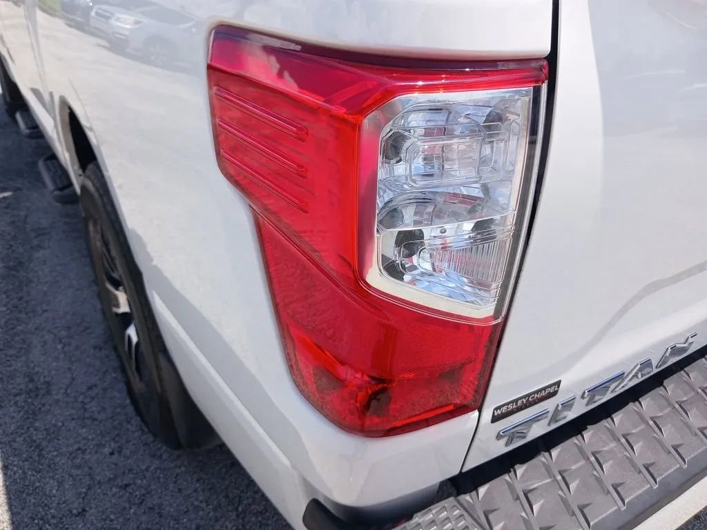 Used 2022 Nissan Titan SV w/ SV Convenience Package image 17
