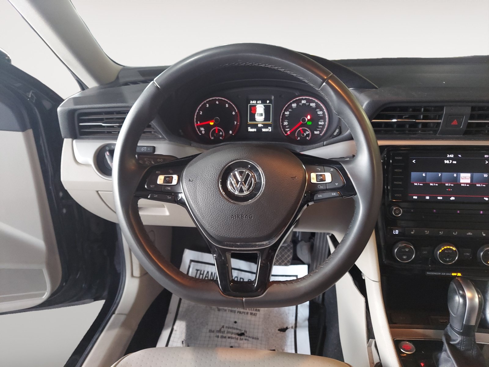 Used 2022 Volkswagen Passat 2.0T SE FWD image 13