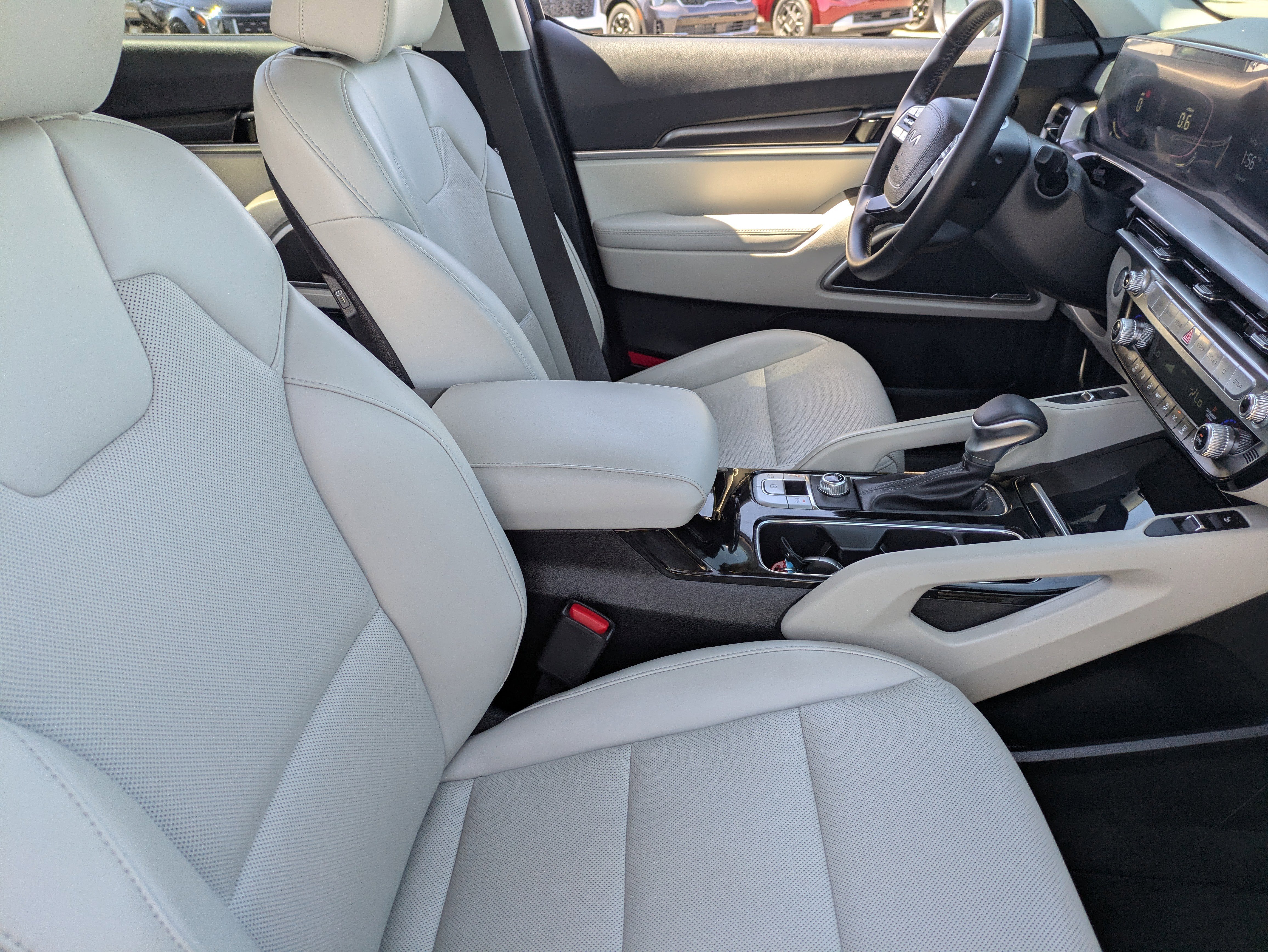 Used 2025 Kia Telluride S FWD image 12