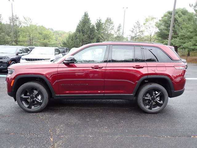 New 2025 Jeep Grand Cherokee Limited w/ Black Appearance Package AWD/4WD image 2