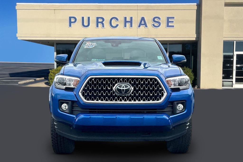 Used 2018 Toyota Tacoma TRD Sport w/ Technology Package image 2